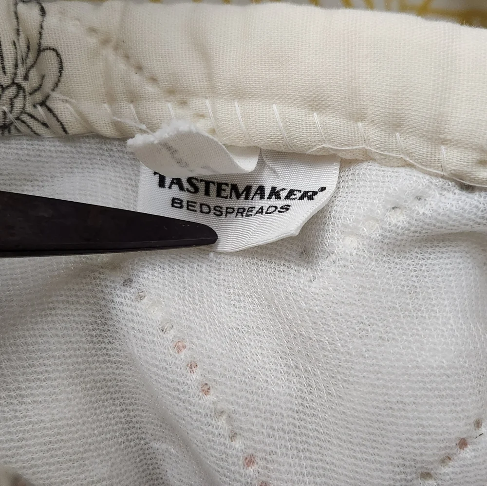Vintage 1970s “Victorian Bouquet” by Tastemaker  Quilted Comforter J.P. Stevens